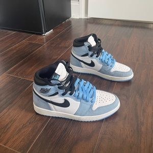 Air Jordan 1 Retro High "University Blue"
